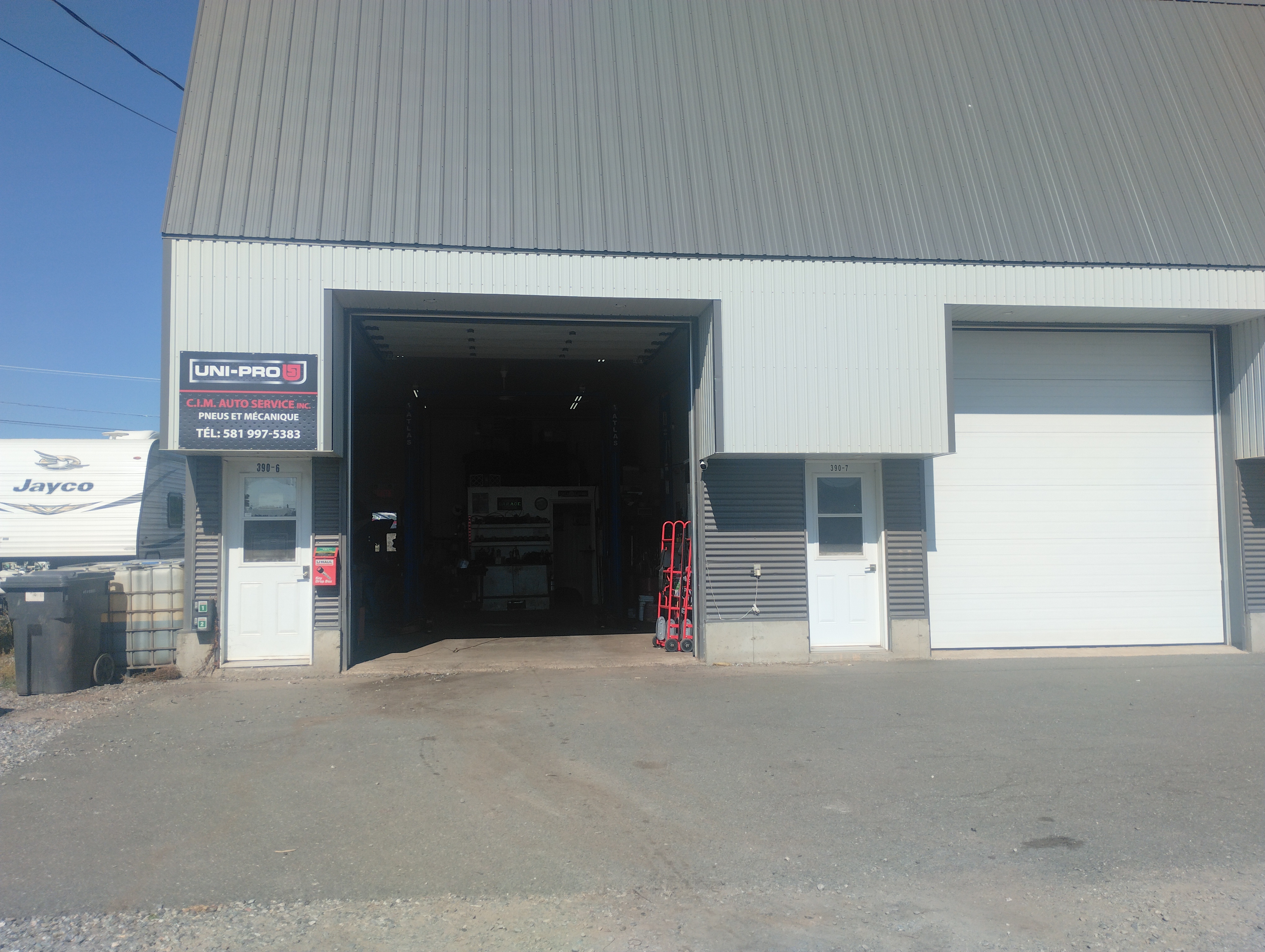 intérieur du garage C.I.M Auto Service inc. à Saint-Elzéar
